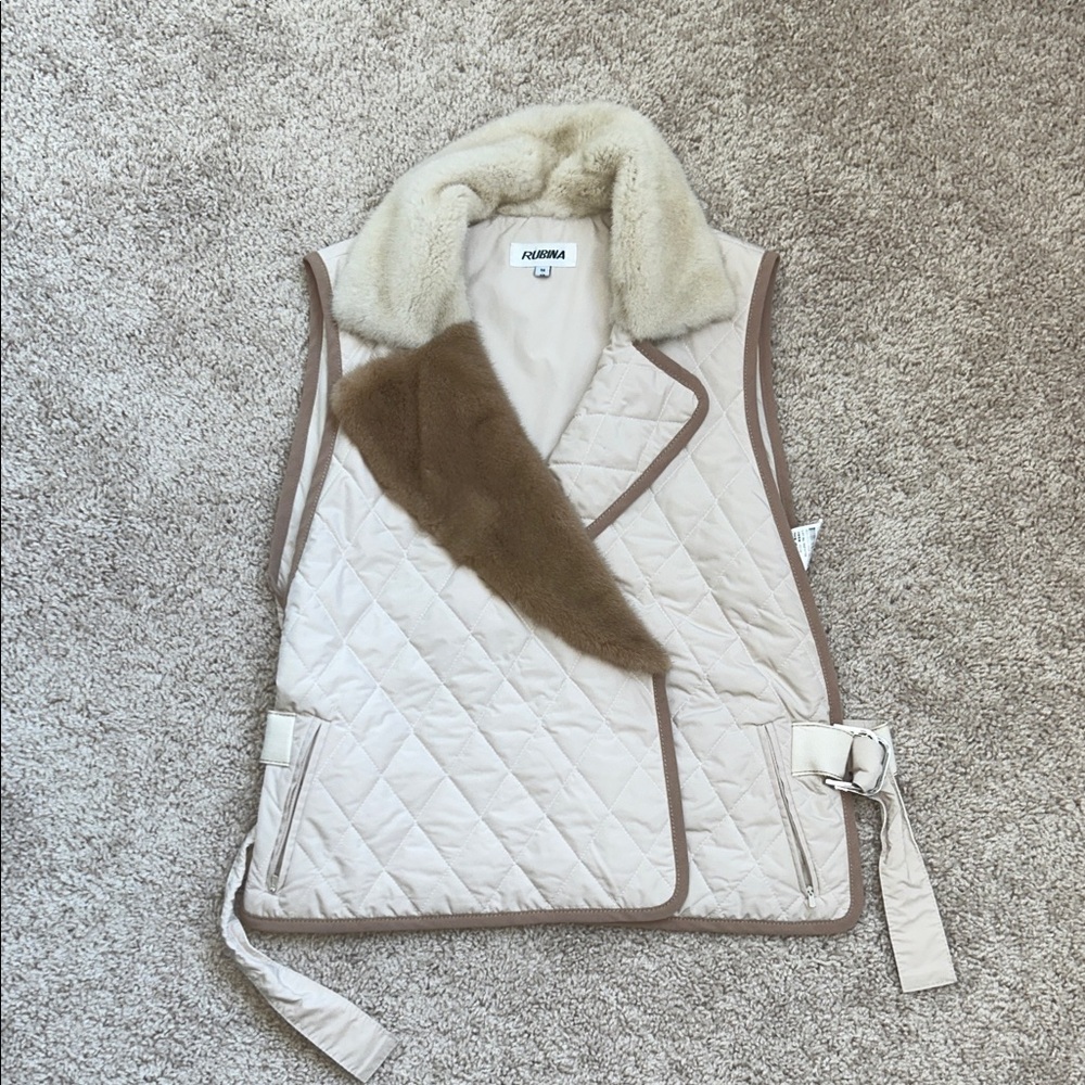 Rubina boutique mink fur light vest. S